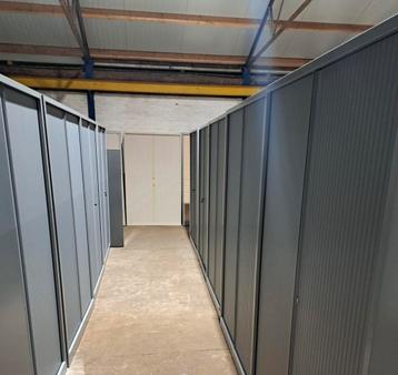Zeer nette roldeurkasten, evt met extra legorden/schotjes beschikbaar voor biedingen