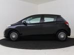 Toyota Yaris 1.0 VVT-i Aspiration (bj 2012), Auto's, Gebruikt, Zwart, Origineel Nederlands, Bedrijf