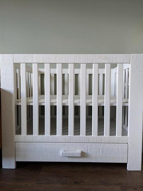 Mooie robuuste baby box in nieuwstaat., Kinderen en Baby's, Boxen, Zo goed als nieuw, Ophalen
