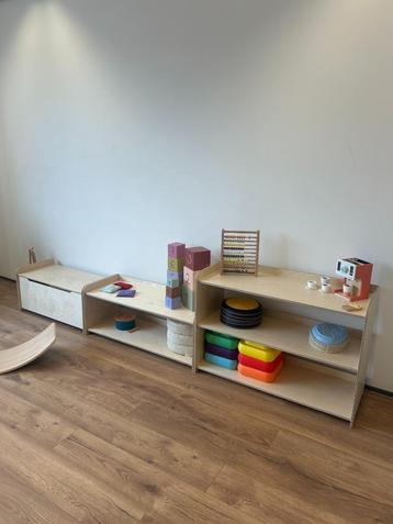 Houten Montessori speelgoedkasten Jindl beschikbaar voor biedingen