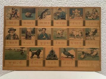 Leuk oud aap/noot/mies leesplankje. Leuke decoratie! beschikbaar voor biedingen