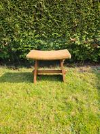 Houten voetenbankje met stoffen bekleding, Huis en Inrichting, Hout, Gebruikt, Bruin, Ophalen of Verzenden