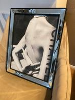 Chanel Foto met Spiegel Lijst eric kuster stijl, Ophalen of Verzenden, Gebruikt, Foto of Poster, Minder dan 50 cm