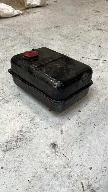 Benzinetank Trabant 601 beschikbaar voor biedingen