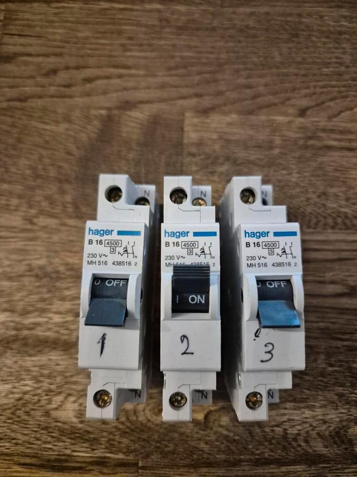 Hager B16 16A Stroomonderbrekers - Set van 3, Doe-het-zelf en Verbouw, Elektra en Kabels, Gebruikt, Schakelaar, Ophalen of Verzenden