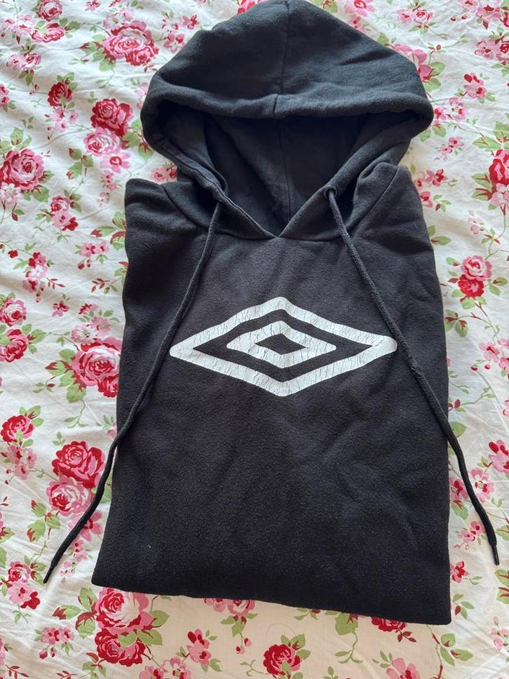 Umbro oversize hoodie black - size S EU 36, Kleding | Dames, Truien en Vesten, Zo goed als nieuw, Maat 36 (S), Zwart, Ophalen of Verzenden