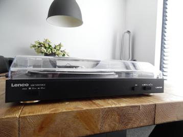 Mooie Lenco platenspeler Type L-3867USB beschikbaar voor biedingen