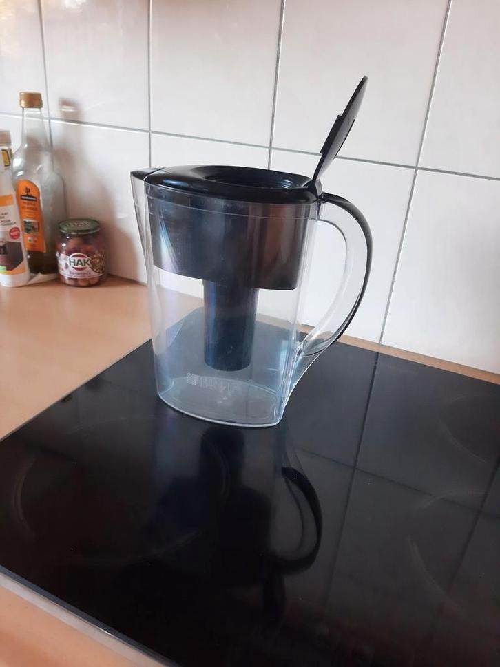 BRITA waterschenker met filterindicator lampje., Huis en Inrichting, Keuken | Keukenbenodigdheden, Zo goed als nieuw, Ophalen of Verzenden