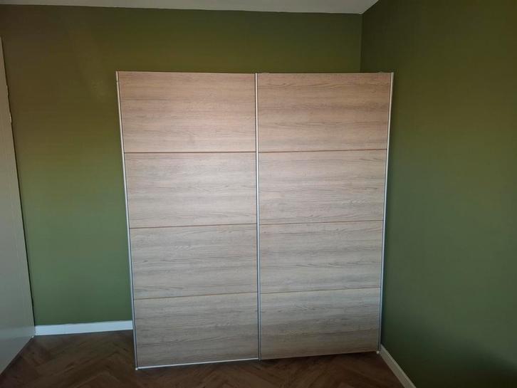 Ruime kledingkast met 2 schuifdeuren, Huis en Inrichting, Kasten | Kledingkasten, Zo goed als nieuw, 200 cm of meer, 150 tot 200 cm