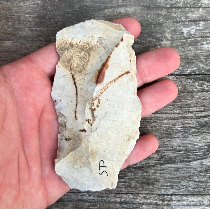 Afslag Spiennes Neolithicum, Verzamelen, Mineralen en Fossielen, Mineraal, Ophalen of Verzenden