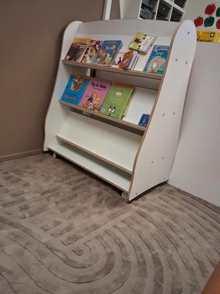 Boekenmobiel / Boekenkast op wielen, Kinderen en Baby's, Kinderkamer | Commodes en Kasten, Zo goed als nieuw, Kast, 105 cm of meer