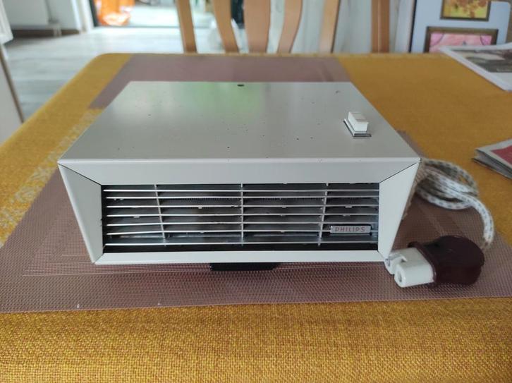 Oud nog goed werkend Straalkacheltje. Merk: Philips., Antiek en Kunst, Antiek | Overige Antiek, Ophalen of Verzenden