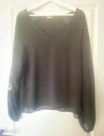 Zwarte blouse met bloemen (Vila, maat M, €6,00), Zwart, Vila, Gedragen, Ophalen