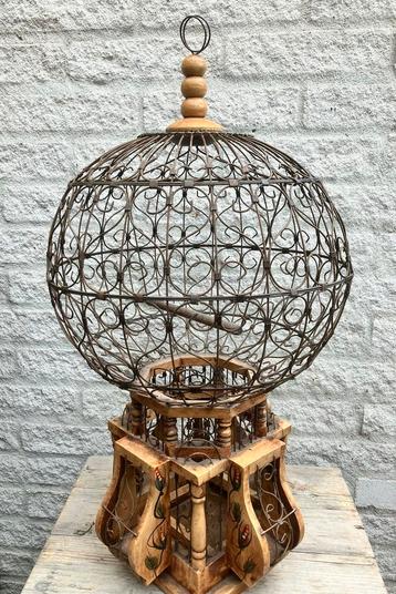 Brocante vogelkooi beschikbaar voor biedingen
