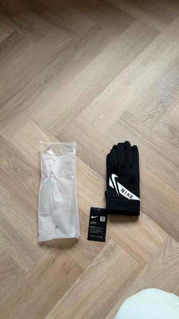 Nike handschoenen M beschikbaar voor biedingen