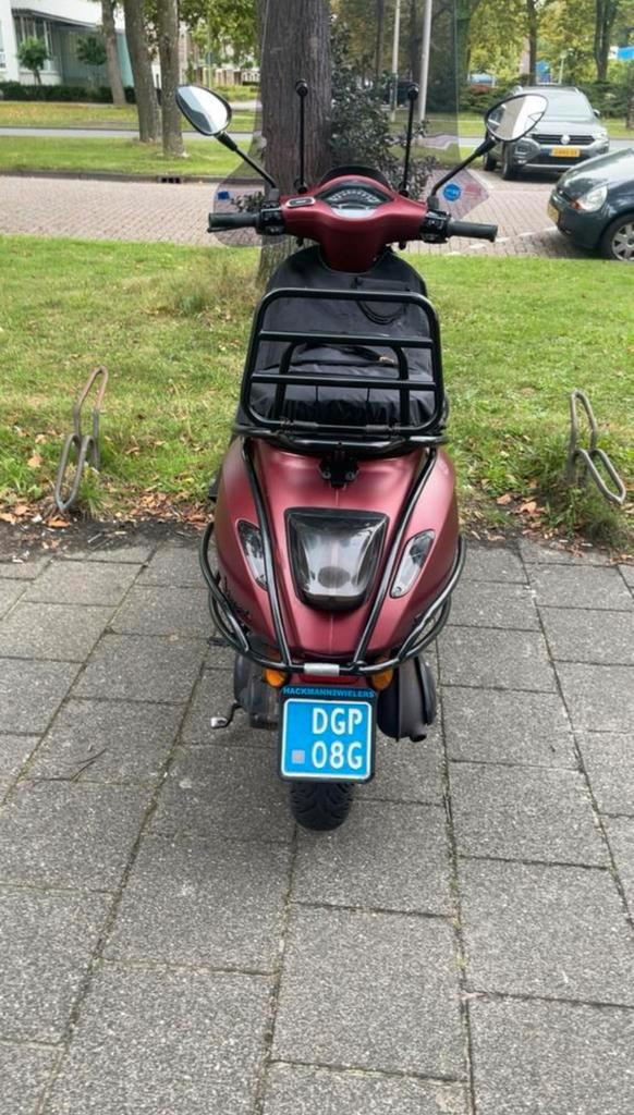 Vespa sprint 2016, Fietsen en Brommers, Scooters | Vespa, Zo goed als nieuw, Vespa S, Maximaal 45 km/u, Benzine, Ophalen of Verzenden