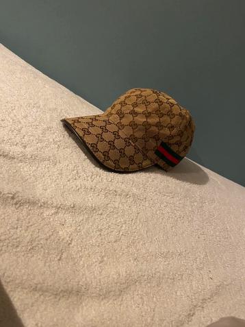 Gucci pet beschikbaar voor biedingen