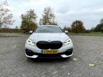 BMW 1-Serie 118i  High Executive Ed. 140pk Aut 2020 Wit, Auto's, BMW, 65 €/maand, Wit, 3 cilinders, 695 kg