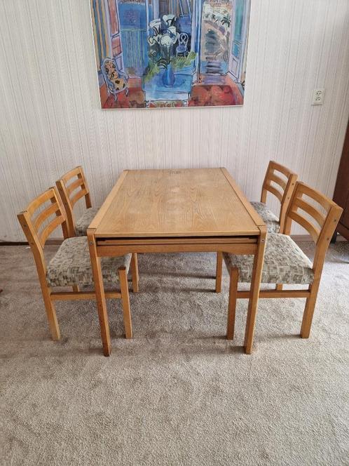 Uitschuifbare eettafel met 4 stoelen, Huis en Inrichting, Tafels | Eettafels, Gebruikt, 50 tot 100 cm, 100 tot 150 cm, Vijf personen of meer