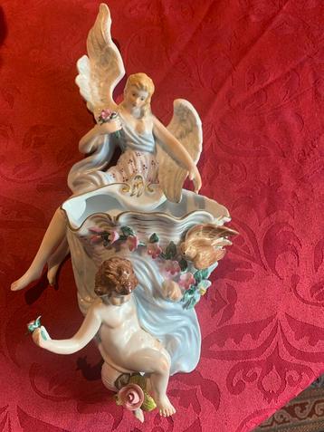 Dresden Wandengel Gesigneerd beschikbaar voor biedingen