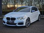 BMW 1-serie M135i xDrive |OPENDAK|H&K|STUUR/STOELVERW, Gebruikt, Zwart, Met garantie (alle), Wit