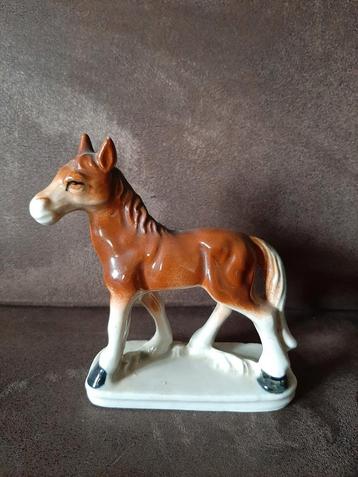 Vintage paardenbeeldje beschikbaar voor biedingen