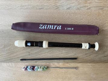Zamra fluit met reinigings gereedschap! beschikbaar voor biedingen