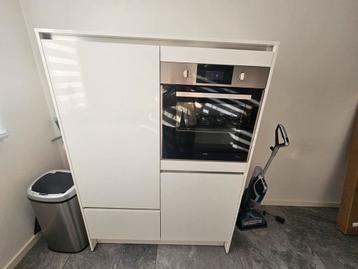 Keukenkast blok met oven en koelkast beschikbaar voor biedingen
