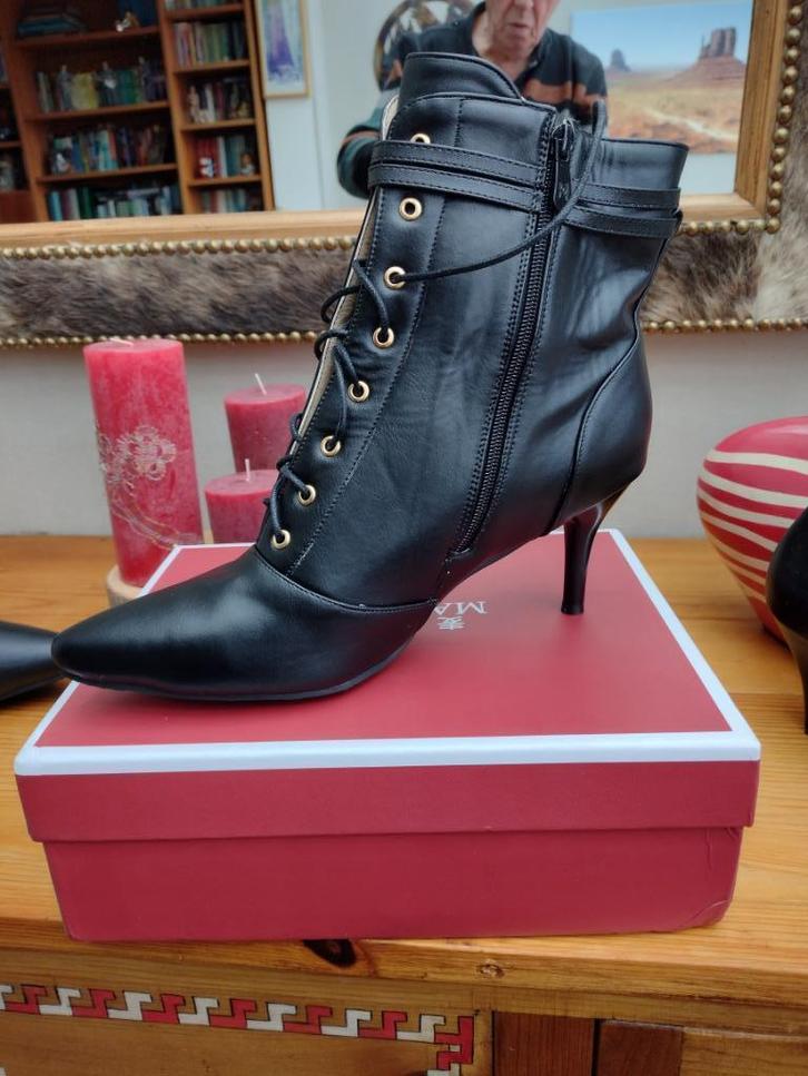 S78 zwart korte rijglaarsjes, maat 44, 45 en 46............., Kleding | Dames, Schoenen, Nieuw, Lage of Enkellaarzen, Zwart, Ophalen of Verzenden