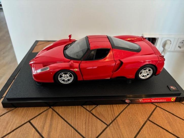 Model auto Ferrari Enzo Rood 1:18, Hobby en Vrije tijd, Modelauto's | 1:18, Nieuw, Auto, Hot Wheels, Ophalen
