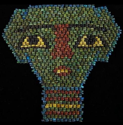 Egyptisch mummiemasker van faience kralen, Antiek en Kunst, Antiek | Overige Antiek, Ophalen of Verzenden