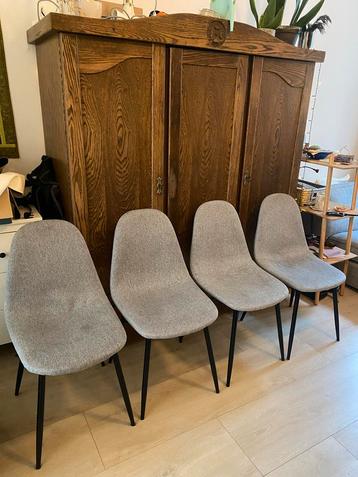 4 stoffen eetkamerstoelen beschikbaar voor biedingen