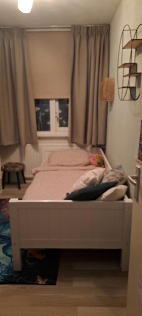 Bedbank puck (beter bed) met lattenbodem, Huis en Inrichting, Slaapkamer | Bedden, Gebruikt, Eenpersoons, 90 cm, 200 cm, Hout