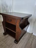 Leuke bijzettafel met lade en tijdschriftenrek donker eikenh, Huis en Inrichting, Tafels | Bijzettafels, Ophalen of Verzenden