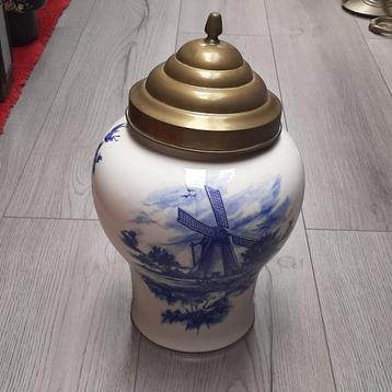 Grote tabakspot,  gemerkt  T. Delft's -  totaal 33 cm. hoog  beschikbaar voor biedingen