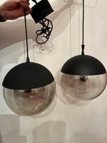 2x Hanglamp H&M Home, bol 30 cm doorsnee rookglas + metaal beschikbaar voor biedingen