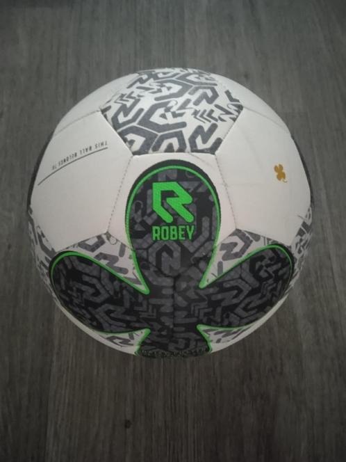 Voetbal Robey, Sport en Fitness, Voetbal, Zo goed als nieuw, Bal, Ophalen of Verzenden