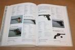 Pistolen En Revolvers Encyclopedie [A.E. Hartink], Boeken, Kunst en Cultuur | Beeldend, Ophalen of Verzenden, Gelezen