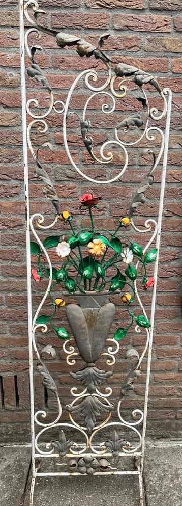 Brocante/antiek /curiosa tuindecoratie beschikbaar voor biedingen