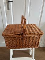 Picknickmand compleet met bestek en accessoires, Hobby en Vrije tijd, Picknickmanden, Ophalen of Verzenden, Zo goed als nieuw