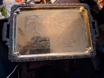 Antiek messing dienblad met Ornamenten beschikbaar voor biedingen