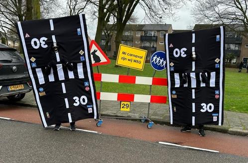 Carnaval duo optocht loopgroep pakken incl. attributen, Kleding | Dames, Carnavalskleding en Feestkleding, Zo goed als nieuw, Kleding