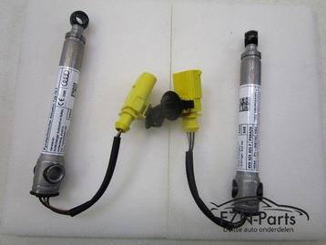 Audi A3 8V Actieve Motorkap Bescherming L+R 8V0823823F beschikbaar voor biedingen