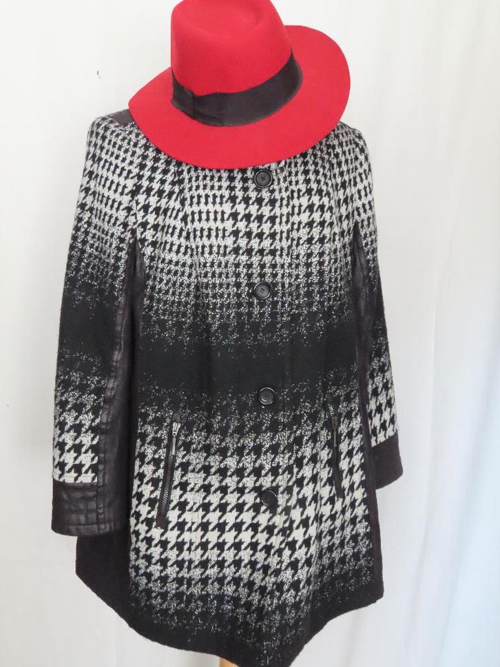 Charmante winterjas in sprekende zwart/wit ruit mt 42/44, Kleding | Dames, Jassen | Winter, Zo goed als nieuw, Maat 42/44 (L)