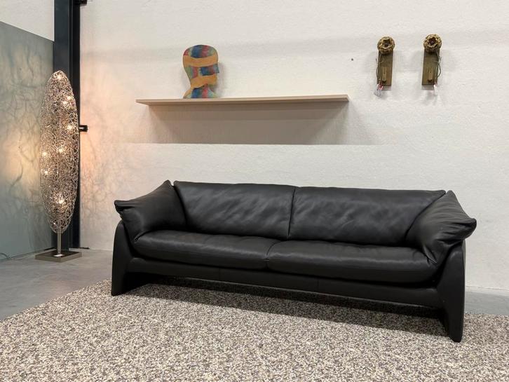 Leolux Edison Bank 3,5 Zits Raffino leer zwart Design 240, Huis en Inrichting, Banken | Bankstellen, Zo goed als nieuw, Rechte bank