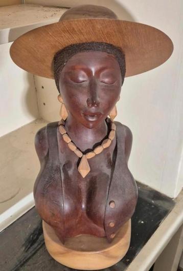 Cubaans houtsnijwerk sculptuur beschikbaar voor biedingen