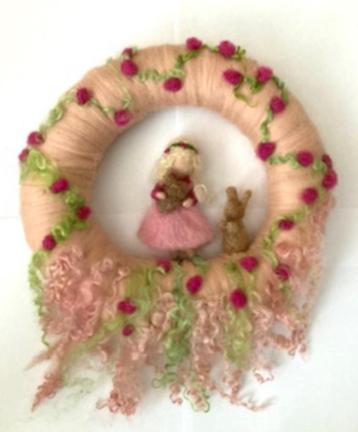 Waldorf vilten muurhanger (pasen/ voorjaar/ baby) beschikbaar voor biedingen