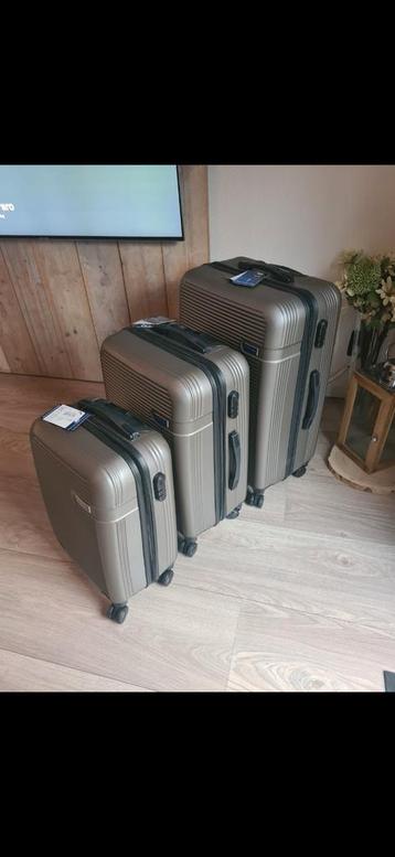 reiskoffers 3 delig nieuw bagage koffer  beschikbaar voor biedingen