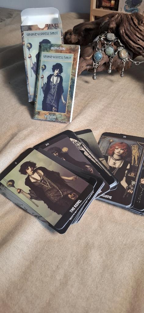 Grunge Godin Tarot, Boeken, Esoterie en Spiritualiteit, Nieuw, Overige typen, Tarot of Kaarten leggen, Verzenden