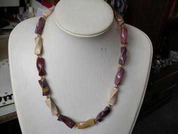 Een mooie Mookaiet edelstenen ketting beschikbaar voor biedingen